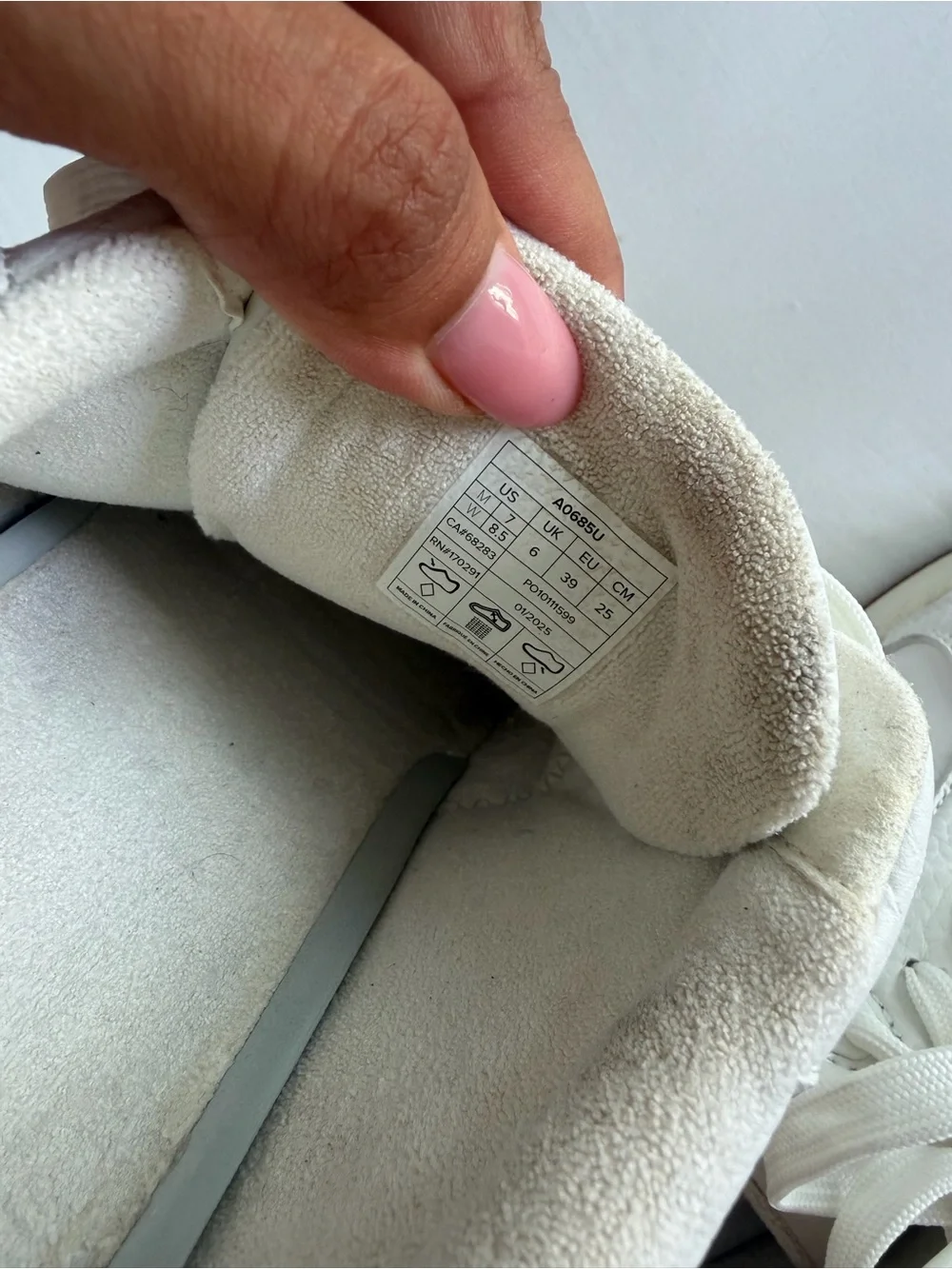 ALO Yoga classic white
